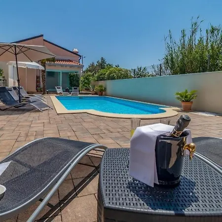 Mary By Guide וילה *