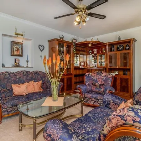 Mary By Guide * יאדראנובו