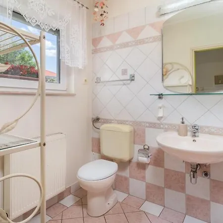 Mary By Guide יאדראנובו